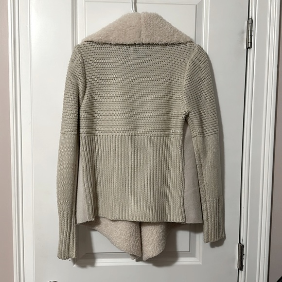 Chelsea and Theodore cream colored women’s cardigan, size medium - Picture 3 of 3
